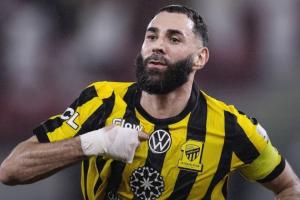 37歲還有油！本澤馬上演生涯第17次帽子戲法帶球隊(duì)晉級(jí)，近3場(chǎng)6球