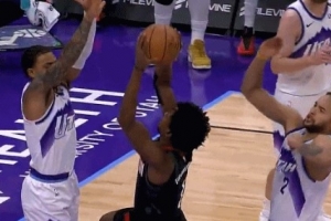 正好是我的節(jié)奏！阿門突破慢三步+歐洲步 李凱爾候個(gè)正著大帽！