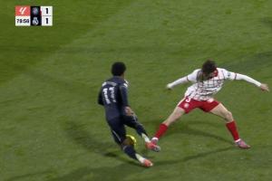 阿斯：皇馬持續(xù)向裁委會施壓，他們堅(jiān)信裁判是故意不吹第二個(gè)點(diǎn)球