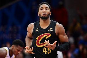 不在狀態(tài)！米切爾半場(chǎng)7中2拿到5分3板4助 有3失誤&正負(fù)值-6