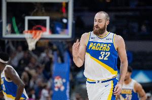 文班場(chǎng)均3.6封蓋&赫夫2.3封蓋！赫夫總蓋帽第1&出場(chǎng)時(shí)間少于文班