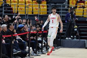 做什么工作的？曾凡博半場首發(fā)6分鐘2中0無任何有效數(shù)據(jù)