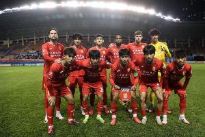 足球報(bào)：帶著互聯(lián)網(wǎng)思維運(yùn)營(yíng)，重慶銅梁龍沖超是“現(xiàn)象級(jí)沖超”