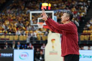 媒體人：實(shí)在不行中國(guó)男籃可以考慮五小 用鋒線天賦硬碾這球能打