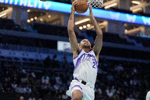 止頹！李凱爾空切雙手扣籃打破爵士6分鐘得分荒 此前被火箭轟19-0