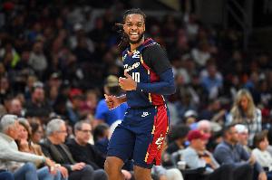 白熱化！加蘭外線(xiàn)三分轟進(jìn) 騎士追到僅剩1分