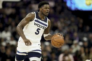 開局很猛！愛德華茲半場9中7&三分3中2拿到16分4助&首節(jié)轟14分