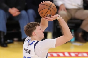 基德談弗拉格中距離投籃：他證明了不進(jìn)三分球 也能砍下35分