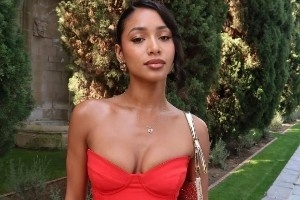 ??性感火辣！朗佐·鮑爾女友觀戰(zhàn)湖人 秀出迷人身材