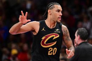 又準又拼！泰森半場6中5高效拿下15分6板2助1斷 正負值+18