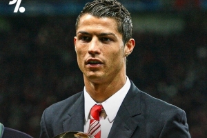 17年前的今天C羅首次獲得金球獎，梅西、托雷斯排名二三位