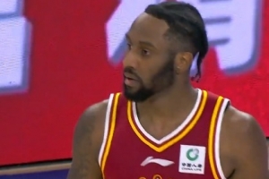 主攻手！諾威爾26中12砍全場最高30分外加5板3斷 正負(fù)值+4