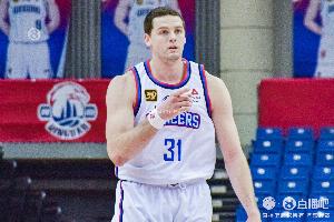 還是那么猛！大衛(wèi)·詹姆斯半場12中6轟16分6板1助 半場壓哨三分