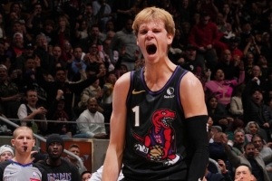 擴(kuò)大分差！迪克追身三分命中 個(gè)人連得5分打停開(kāi)拓者