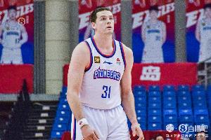 難阻失利！大衛(wèi)·詹姆斯13中7拿到20分9板 罰球6中5