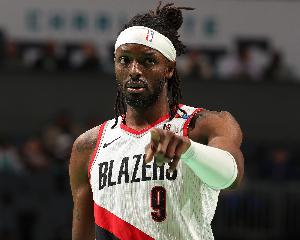 多余了！格蘭特三分已經(jīng)出手 拖布還上去打手送加罰