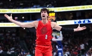 遙遙領(lǐng)先！開拓者半場罰球25中21&阿夫迪亞10中10 騎士僅6中5