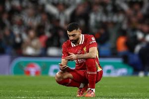 薩拉赫連場(chǎng)替補(bǔ)！斯洛特：我們不止需要首發(fā)11人，他有機(jī)會(huì)登場(chǎng)