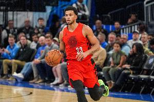 大球反擊頂開人試圖上籃 卡馬拉斜刺殺出釘板大帽直接扇飛！