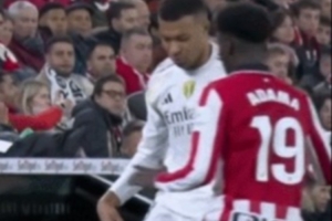 直接引發(fā)沖突！姆巴佩秀活穿襠博伊羅，后者暴怒直接推倒姆巴佩