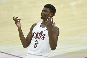 出場時(shí)間有點(diǎn)少！拖布13分鐘6投4中&三分4中3 砍下14分6籃板2蓋帽