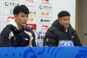 杜鋒：感受到了武漢球迷的熱情 磨合還是比較生疏 上半場失誤太多