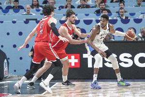 火記：申京是一位23歲的全明星級(jí)球員 不希望他被用來(lái)?yè)Q字母哥