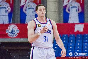 不理想！大衛(wèi)·詹姆斯14投5中拿到14分8板 正負值-16