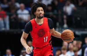 好掩護(hù)！楊瀚森籃下牢牢卡住托布 夏普突破輕松上空籃！