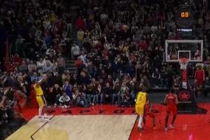 生死時速！八村塁底角三分壓哨絕殺猛龍 詹姆斯神級視野送助攻