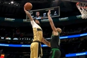 殘暴！賈斯汀·尚帕尼搶斷反擊 滑翔戰(zhàn)斧暴力隔扣懷特