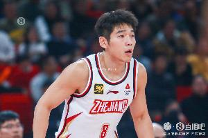 彈無虛發(fā)！陸文博半場(chǎng)4中4高效拿下10分1籃板