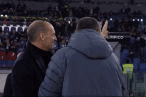 米體：阿萊格里賽前向拉齊奧助教揮手致意和解，兩人上周末曾爭(zhēng)執(zhí)