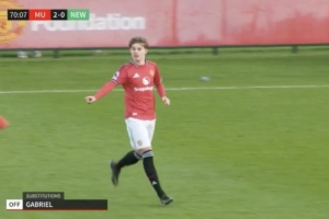 卡里克之子、15歲的杰西·卡里克在聯(lián)賽替補登場 完成曼聯(lián)U18首秀