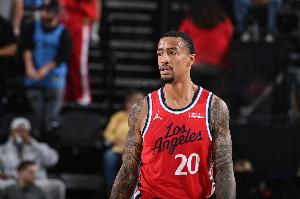 事實證明快船爛和保羅無關(guān)！弱側(cè)沒籃是根源 強側(cè)圍剿登卡隨便贏