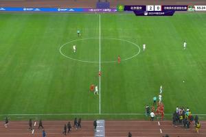 雙方球員發(fā)生沖突，比賽中斷3分鐘，達萬和河南隊助教各吃1黃