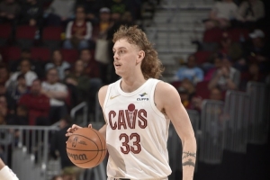 瀟灑！特雷弗斯背運過人 隨后殺入籃下輕松打中