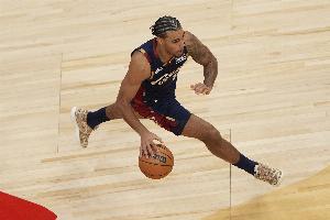 眼花了？騎士第三節(jié)前半節(jié)以28-9凈勝馬刺19分