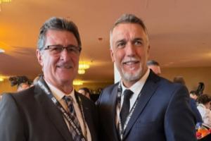 兩大阿根廷傳奇！巴蒂現(xiàn)場(chǎng)看世界杯抽簽和肯佩斯合影