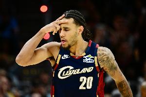 徹底瘋狂！泰森外線再中三分球 個人單節(jié)已經(jīng)16分