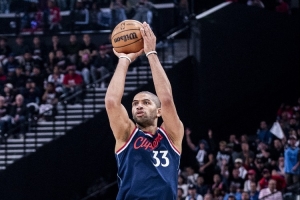 老將發(fā)威！哈登突破分球 巴圖姆空位三分命中幫助快船反超比分