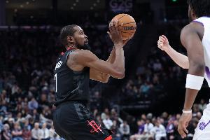 這什么情況？杜蘭特拿手的中距離投籃 竟然來了個三不沾