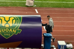 足協(xié)杯決賽遺憾傷退！博主：王剛經(jīng)過簡單檢查后已回到替補席