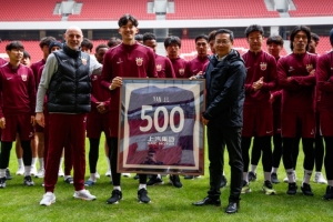 500場+100場！海港為顏駿凌徐新頒紀(jì)念球衣 王燊超獲中超單輪最佳