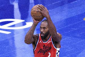 穩(wěn)定輸出！小卡半場8投5中得14分2板2助0失誤 正負值+16