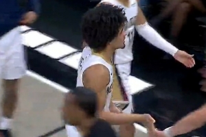 攻防轉(zhuǎn)換！阿爾瓦拉多搶斷反擊助飛皮維空接暴扣 打停籃網(wǎng)！