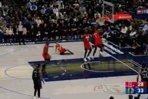 恐怖身體！濃眉雙手扣籃勢在必得 阿門迎面一掌扇飛到計時器上