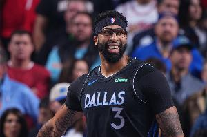 擎天白玉柱！濃眉一掃昨日陰霾19中14拿下29分8板2斷1帽閃爆全場