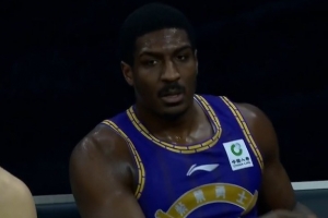 關(guān)鍵跳投鎖定勝局！佩里12中4拿到19分11板5助2斷