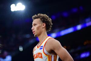 沒手感！丹尼爾斯半場8投僅1中拿到4分3板3助 三分2中0